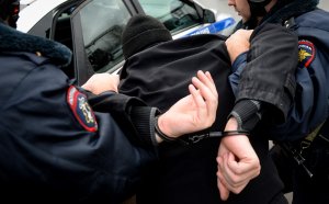 В Сочи полицейские задержали подозреваемого в незаконном обороте наркотиков